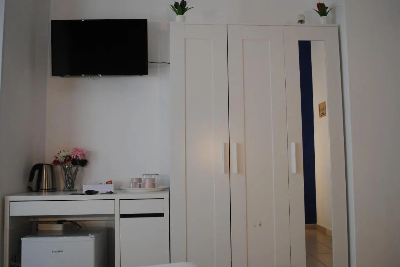 Molo 5 Bed & Breakfast Naples 2*,  Italy